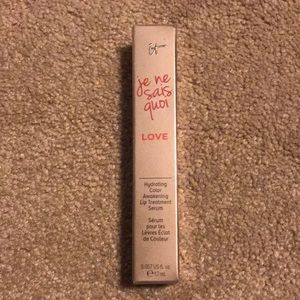It cosmetics je ne sais quoi Lip treatment
